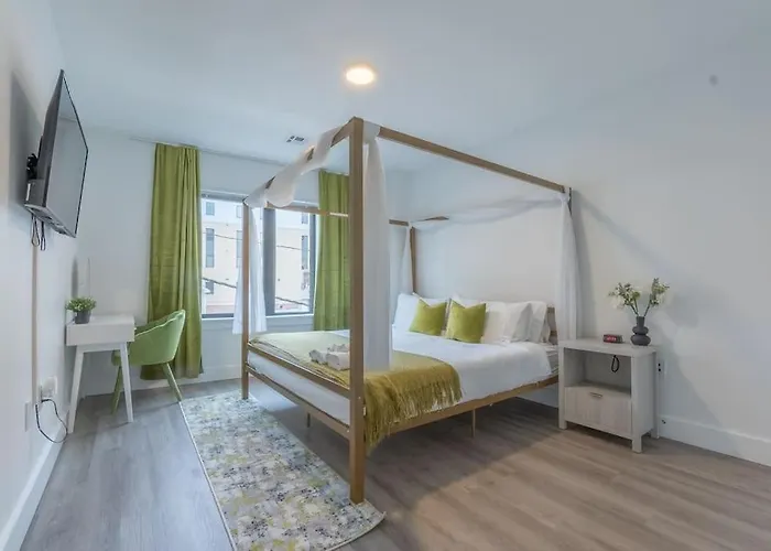2 Bedroom 2 Bath Suite, Near American Dream And The Airport, Free Parking, King Bed And 2 Queen Beds, Washer And Dryer