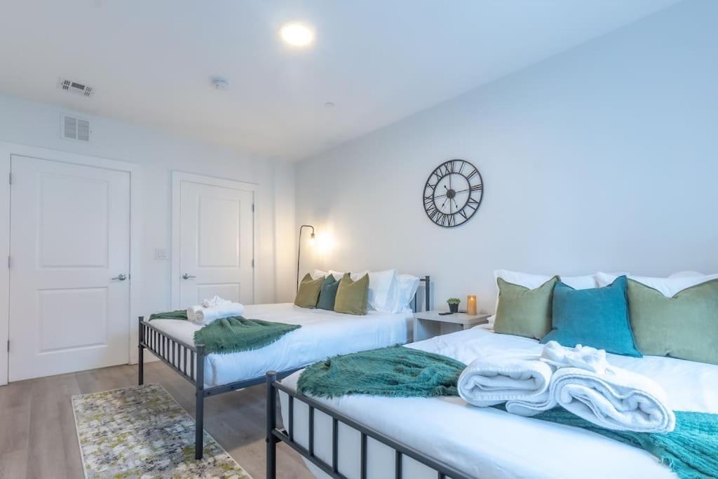 Spacious Airport Suite: Two-bedroom Comfort With Laundry