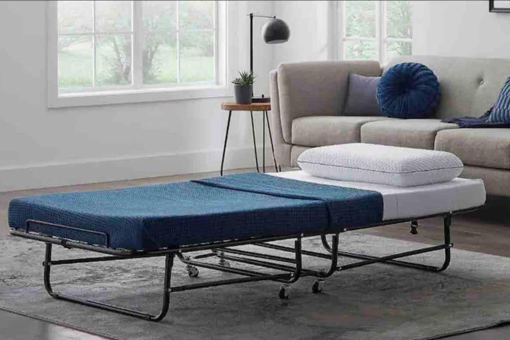 Spacious Airport Suite: Two-bedroom Comfort With Laundry