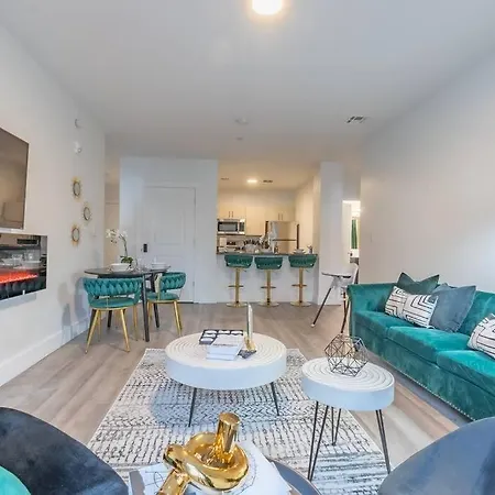 Spacious Airport Suite: Two-Bedroom Comfort with Laundry Orange Exterior photo