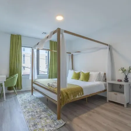 Spacious Airport Suite: Two-Bedroom Comfort with Laundry Orange Exterior photo