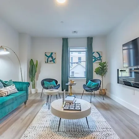 Spacious Airport Suite: Two-Bedroom Comfort with Laundry Orange Exterior photo