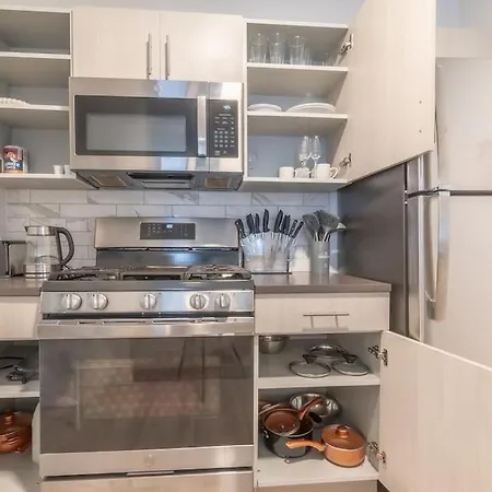 Spacious Airport Suite: Two-Bedroom Comfort with Laundry Orange Exterior photo
