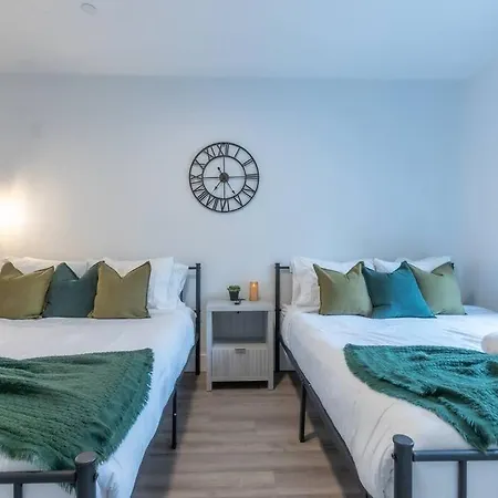 Spacious Airport Suite: Two-Bedroom Comfort with Laundry Orange Exterior photo