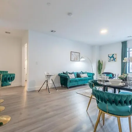 Spacious Airport Suite: Two-Bedroom Comfort with Laundry Orange Exterior photo