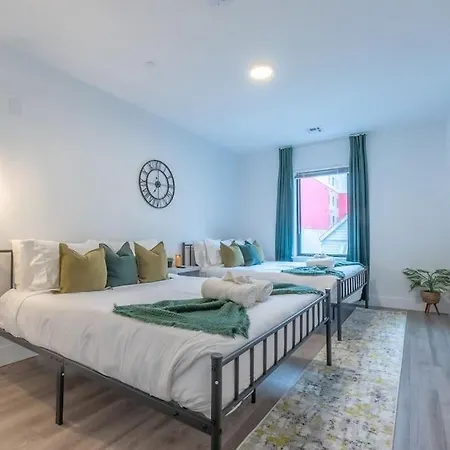 Spacious Airport Suite: Two-Bedroom Comfort with Laundry Orange Exterior photo