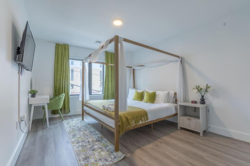2 Bedroom 2 Bath Suite, Near American Dream And The Airport, Free Parking, King Bed And 2 Queen Beds, Washer And Dryer Apartamento