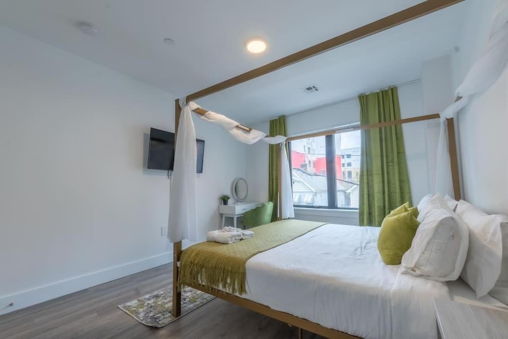 2 Bedroom 2 Bath Suite, Near American Dream And The Airport, Free Parking, King Bed And 2 Queen Beds, Washer And Dryer Apartamento *